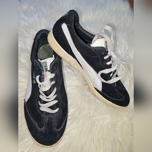 Vintage Puma Black and White Sneakers